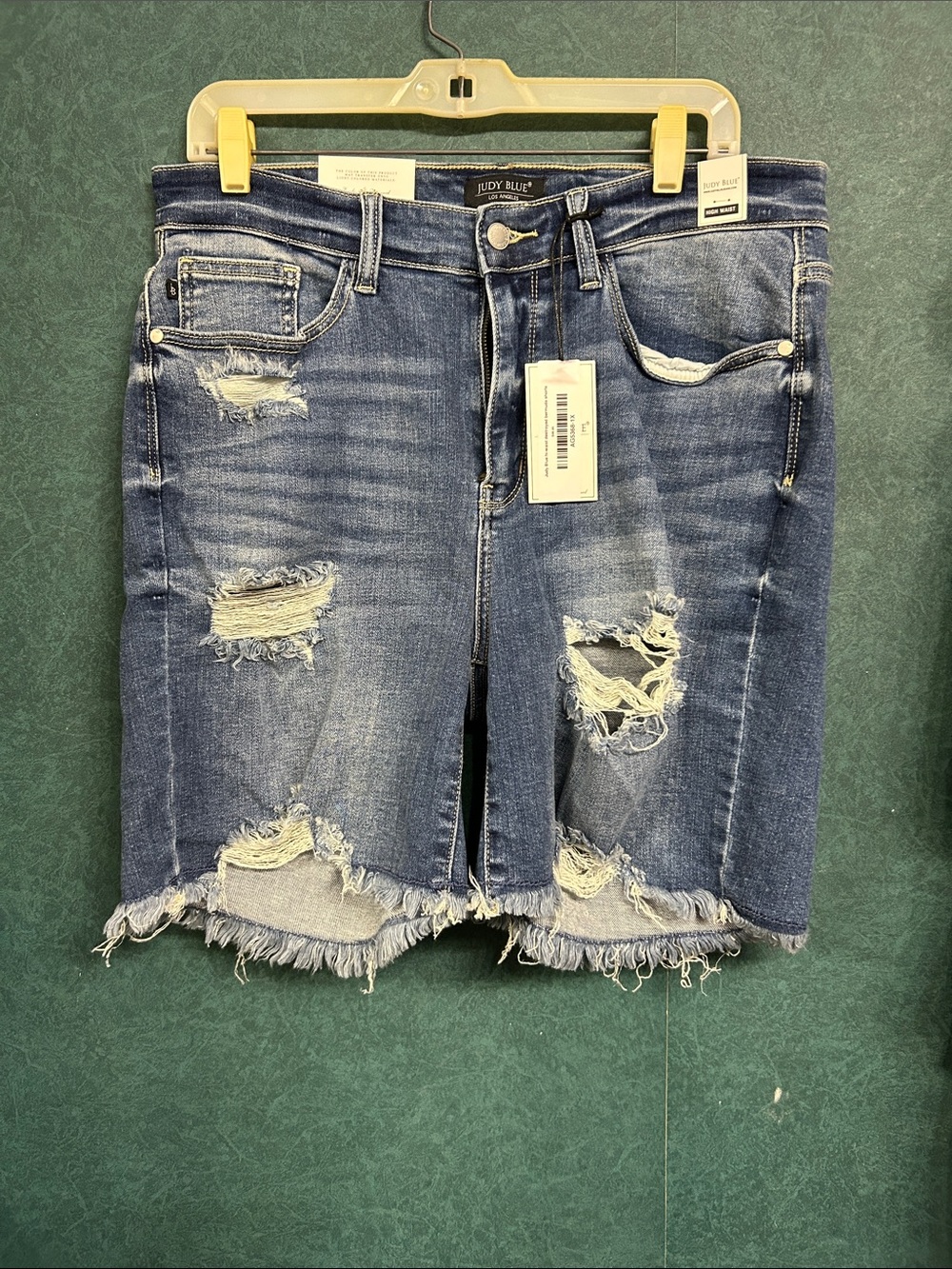 NWT 1X Judy Blue Distressed Dark Blue Denim Shorts with Frayed Hem